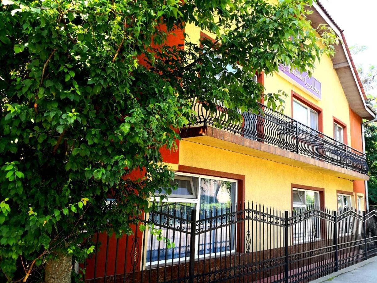 Golden Pension ทาร์กู จิอู ภายนอก รูปภาพ